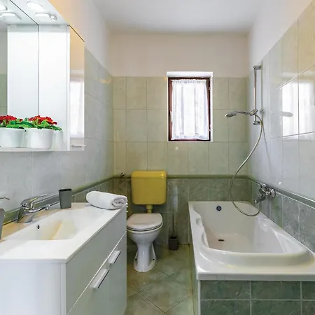 Апартаменты Gorgeous In With House Sea View Пула