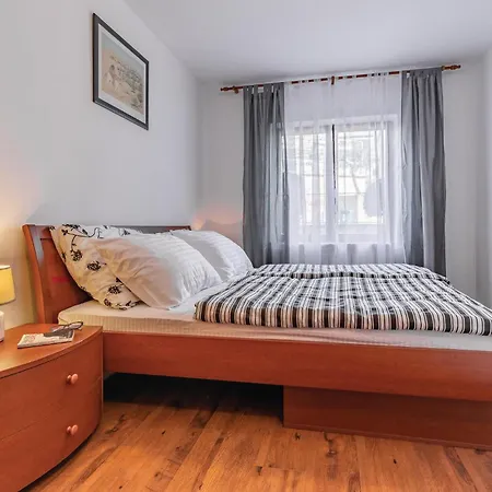 Апартаменты Gorgeous In With House Sea View