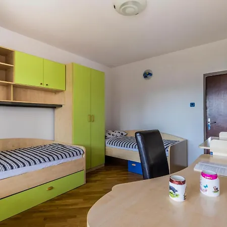 Апартаменты Gorgeous In With House Sea View Пула
