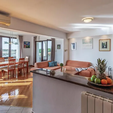 Апартаменты Gorgeous In With House Sea View *