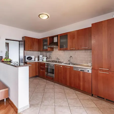 Апартаменты Gorgeous In With House Sea View Пула