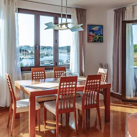 Апартаменты Gorgeous In With House Sea View