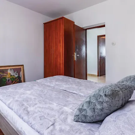 Gorgeous In With House Sea View Пула