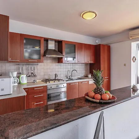 Апартаменты Gorgeous In With House Sea View *