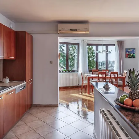 Апартаменты Gorgeous In With House Sea View