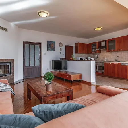Gorgeous In With House Sea View Пула